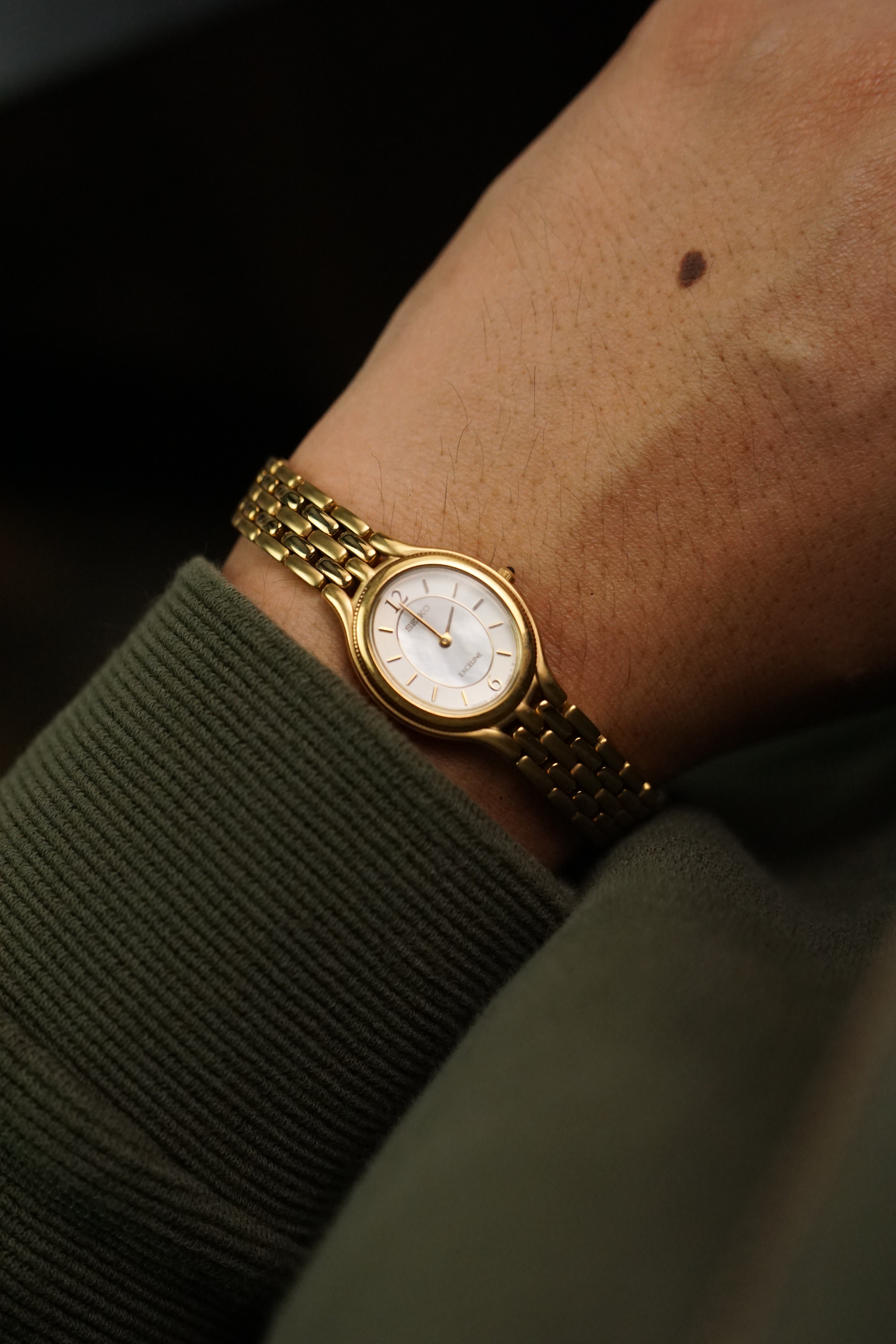 Seiko Exceline Mother of Pearl Gold 1f20-6g90 – My First Vintage