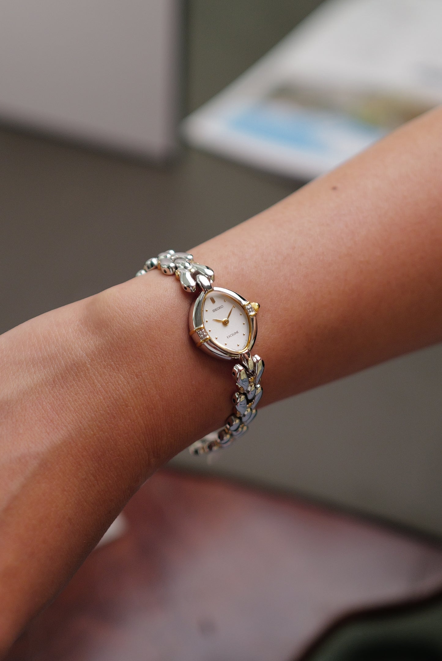 Seiko Exceline Mother of Pearl dial Tear-drop Bracelet Circa.1997