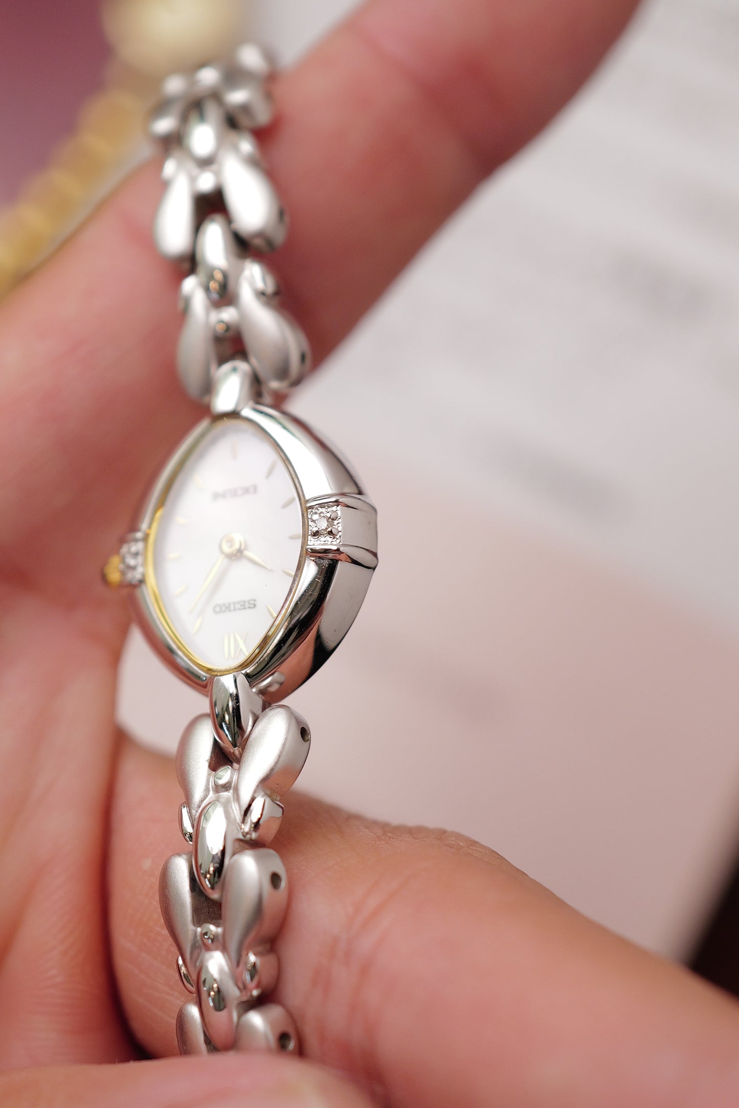 Seiko Exceline Mother of Pearl dial Tear-drop Bracelet Circa.1992