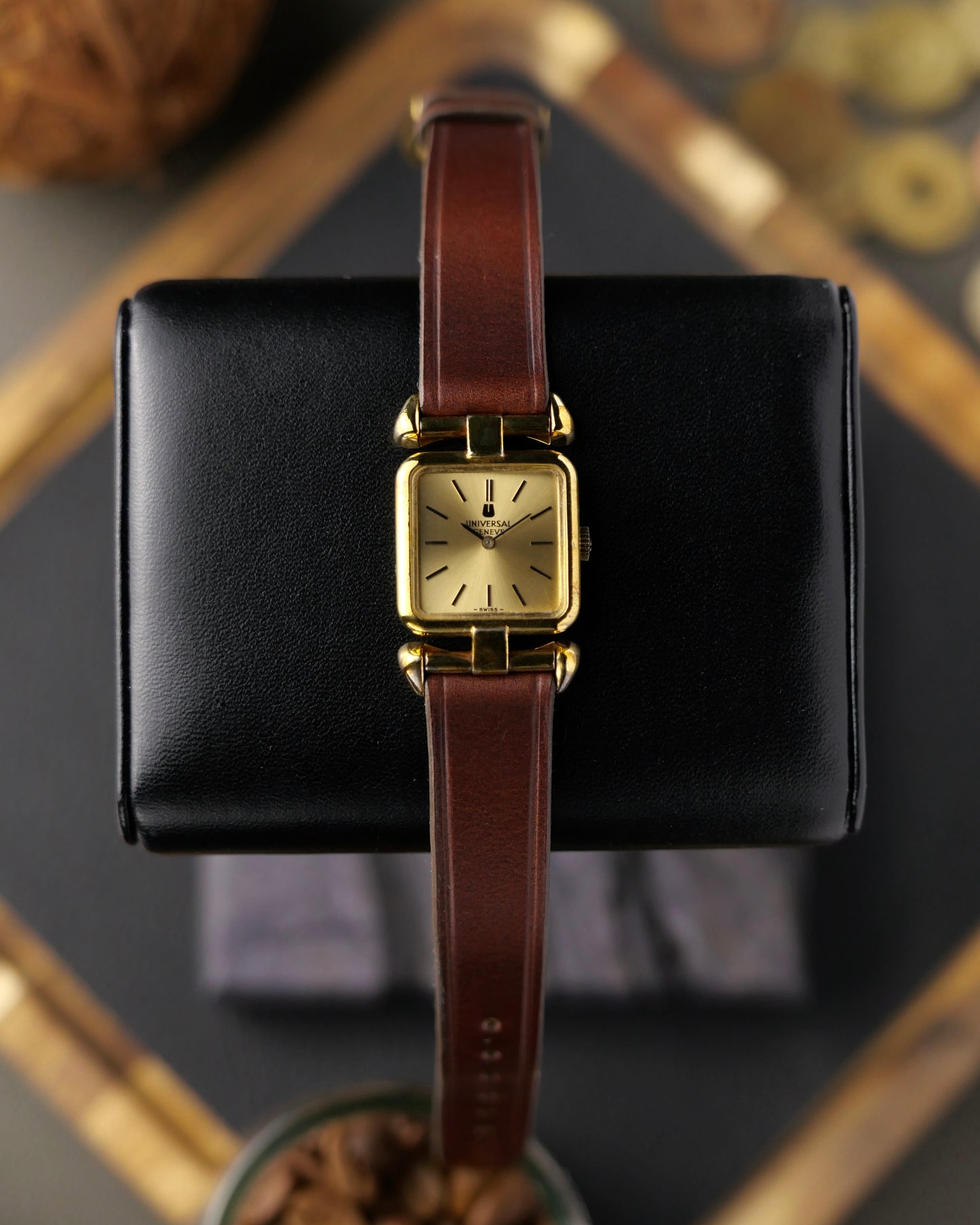 Universal Genève Square “Convertible Cornes de Vache Lugs” Ref. 511627 (Circa 1970s)