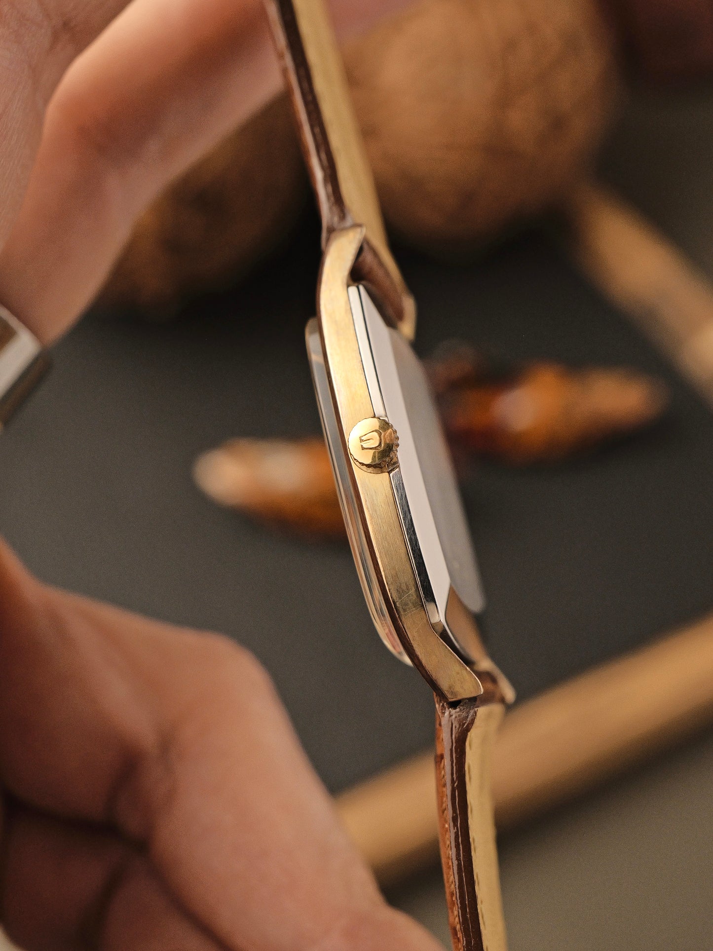 Universal Genève “Tonneau” w/ Box Ref. 542137 (Circa 1970s)