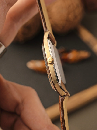 Universal Genève “Tonneau” w/ Box Ref. 542137 (Circa 1970s)