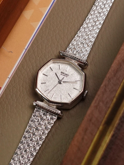 Ladies Seiko Quartz Octa with Cut-to-size rope textured bracelet