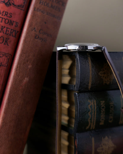 Universal Genève Extra-Plat Brushed Silver Dial Ref. 842.101 (circa late 1960s)