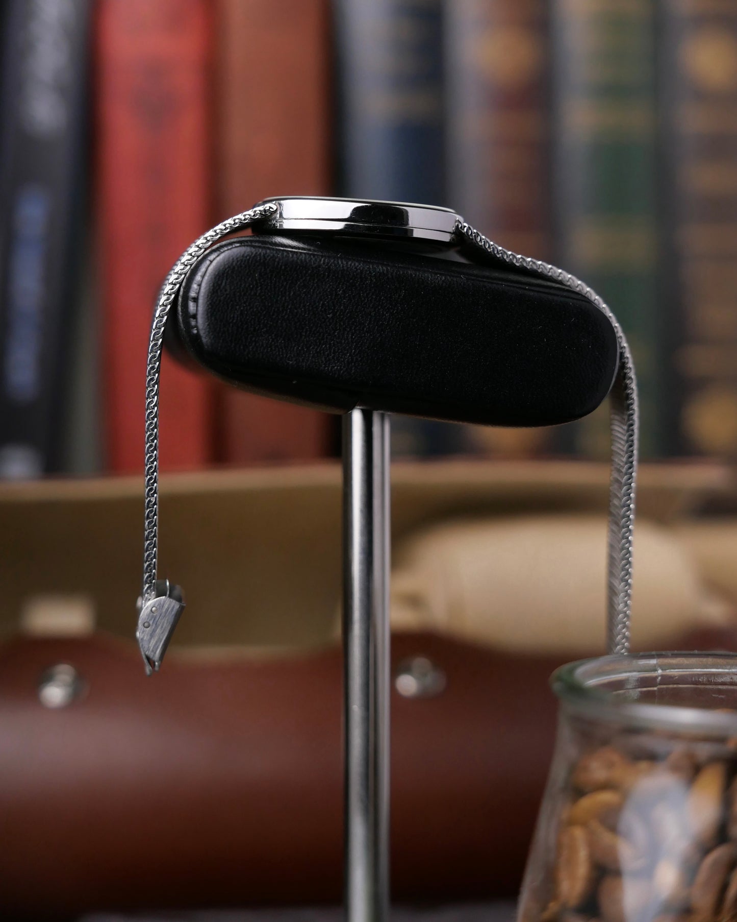 Universal Genève “Silver Ellipse” White Shadow Ref. 817051 (circa 1980s)