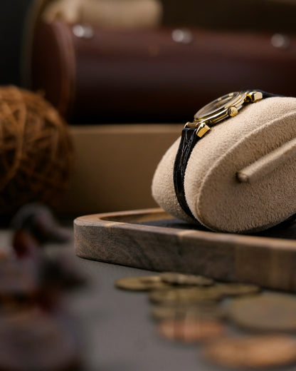 Universal Genève Round “Convertible Cornes de Vache Lugs” Ref. 542678 (Circa 1970s)