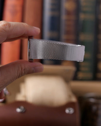 Universal Genève “Silver Ellipse” White Shadow Ref. 817051 (circa 1980s)