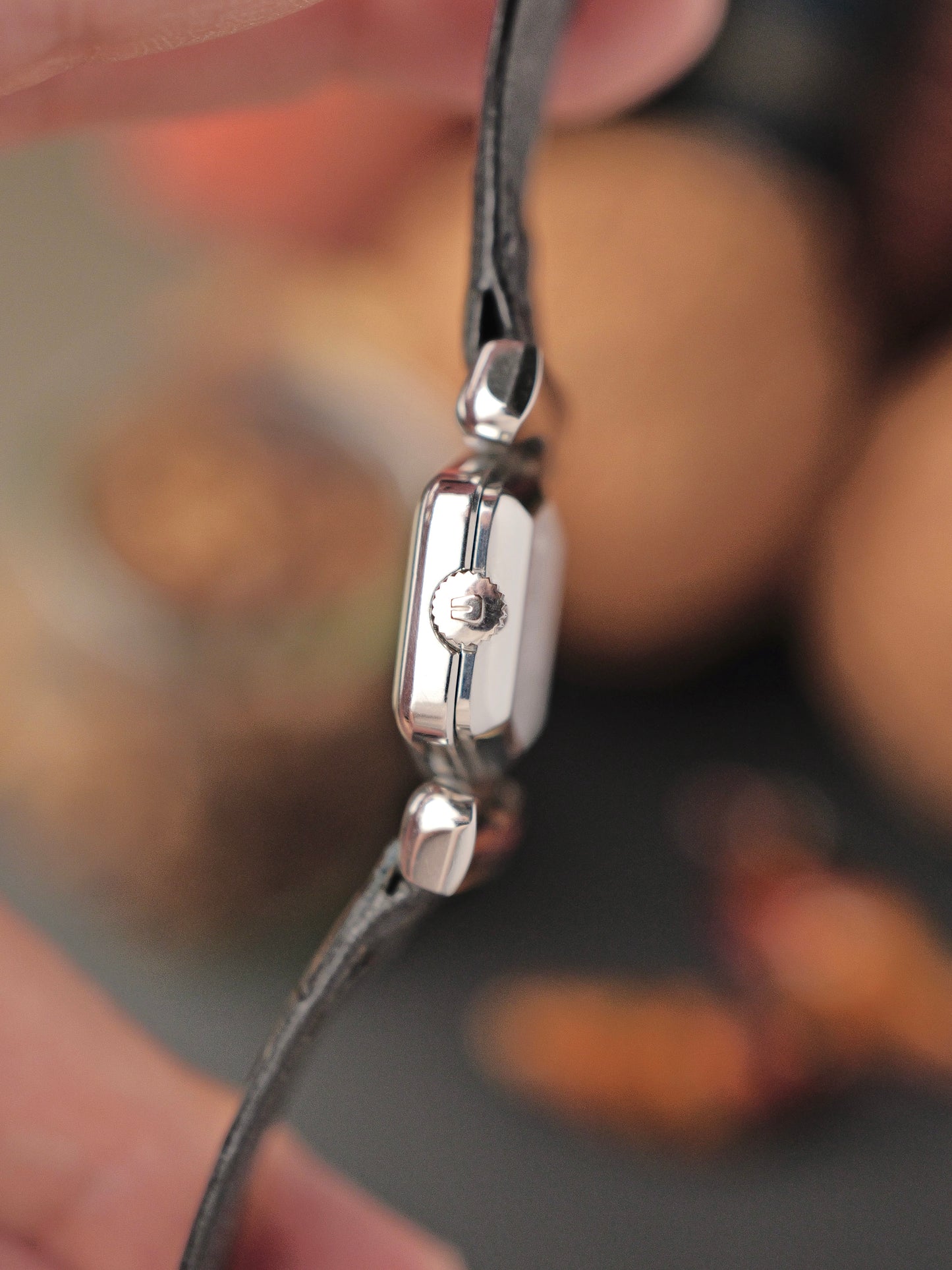 Universal Genève “Elongated Hexagon” Convertible Lugs Ref. 811625 (Circa 1960s)