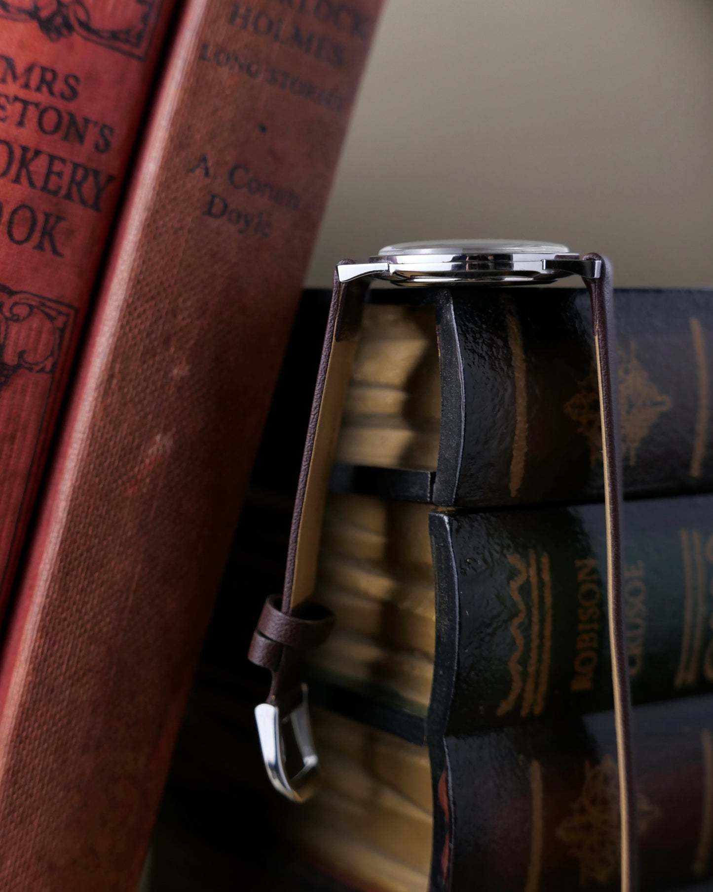 Universal Genève Extra-Plat Brushed Silver Dial Ref. 842.101 (circa late 1960s)