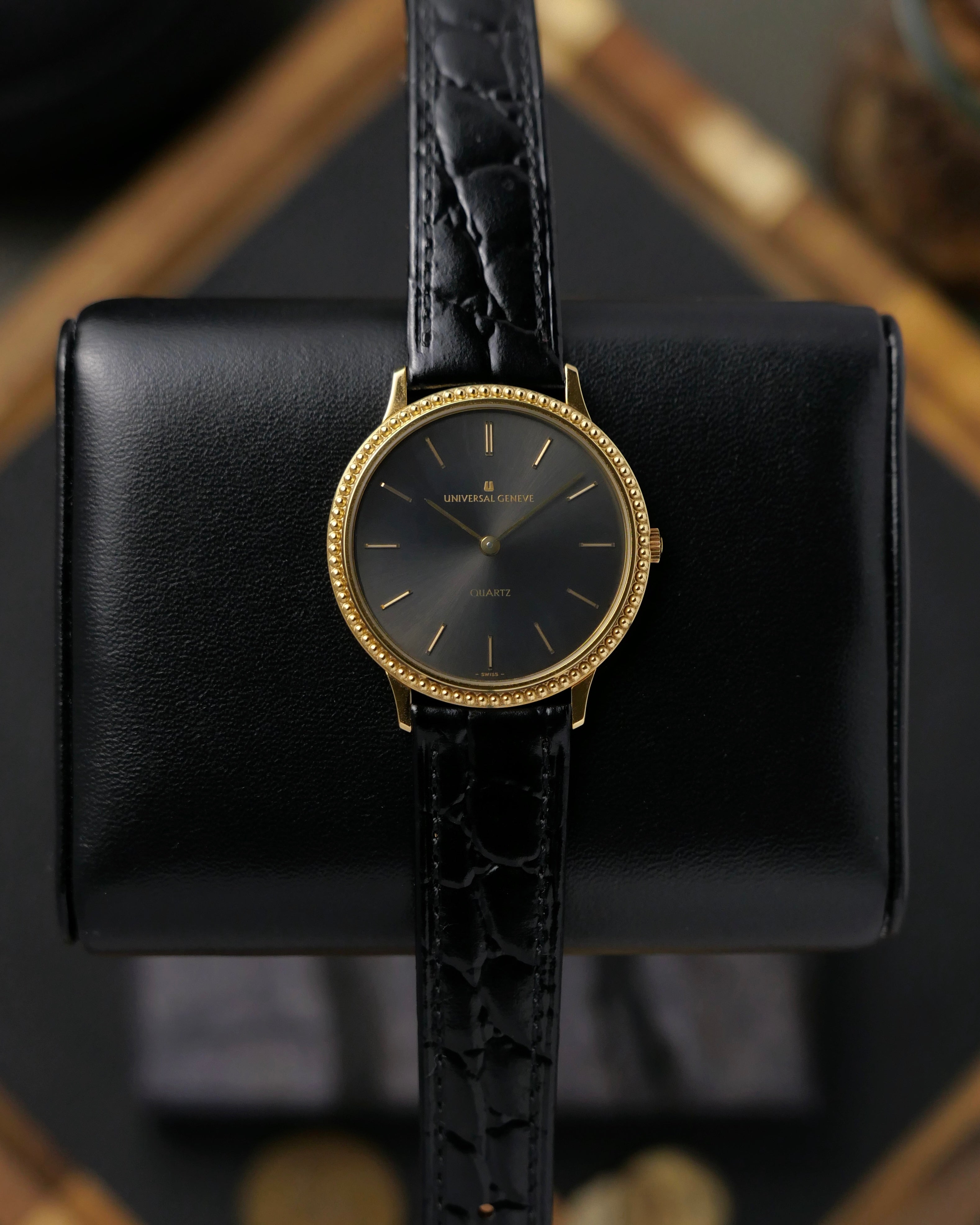 稼働　UNIVERSAL GENEVE クォーツ ローマンベゼル　ヴィンテージ Universal Genève “Beaded Bezel” Anthracite Dial Ref. 2-566 (circa