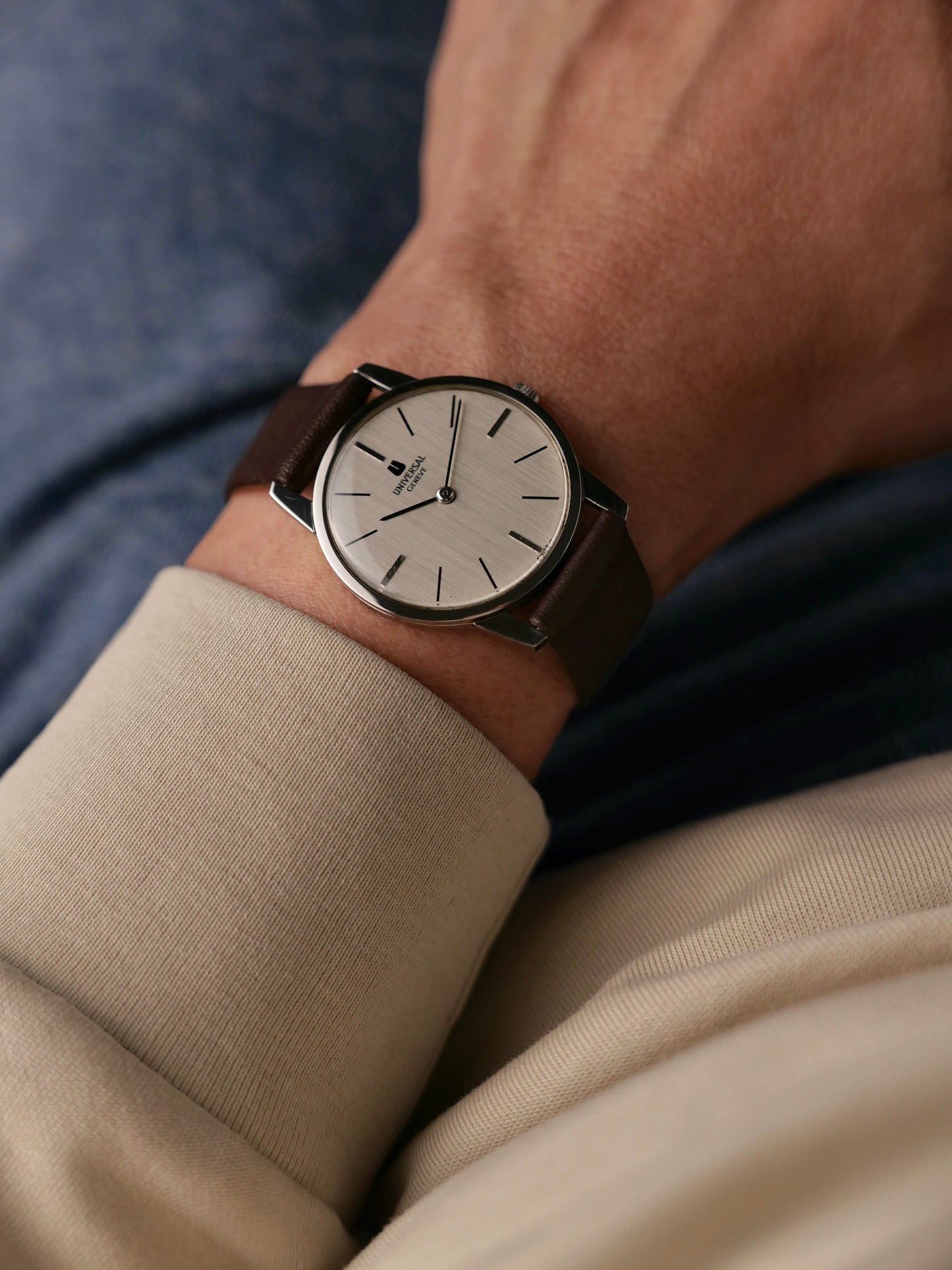 Universal Genève Extra-Plat Brushed Silver Dial Ref. 842.101 (circa late 1960s)