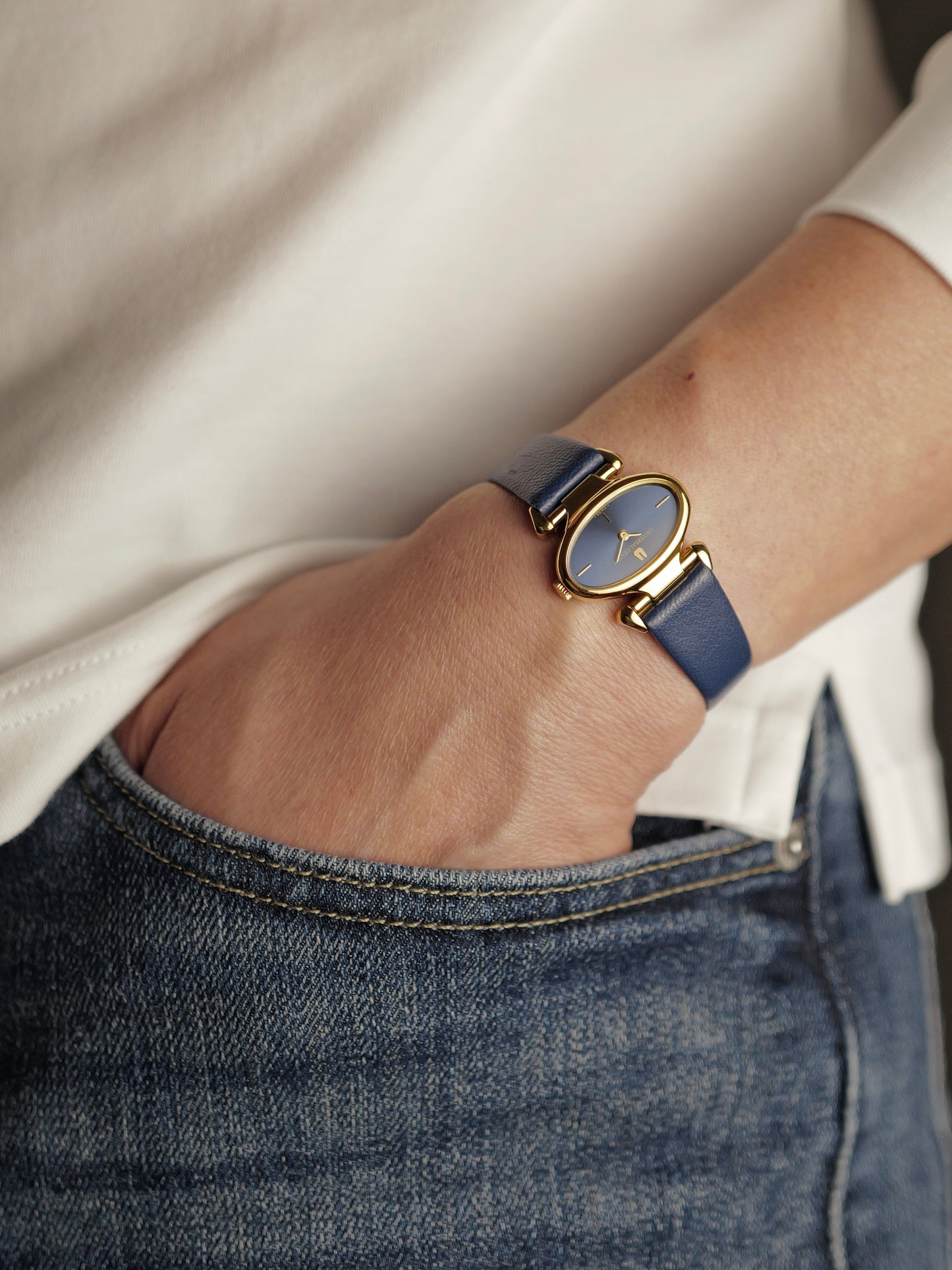 Universal Genève “Elongated Oval” Convertible Lugs Ref. 511626 (Circa 1970s)