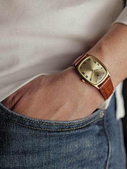 Universal Genève “Tonneau” w/ Box Ref. 542137 (Circa 1970s)