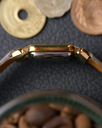 Universal Genève Square “Convertible Cornes de Vache Lugs” Ref. 511627 (Circa 1970s)