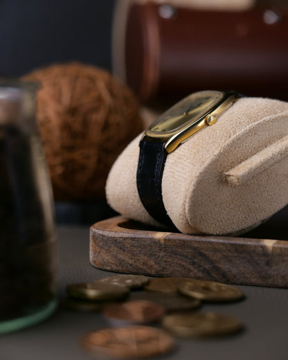 Universal Genève “Tonneau” Ref. 542137 (Circa 1970s)