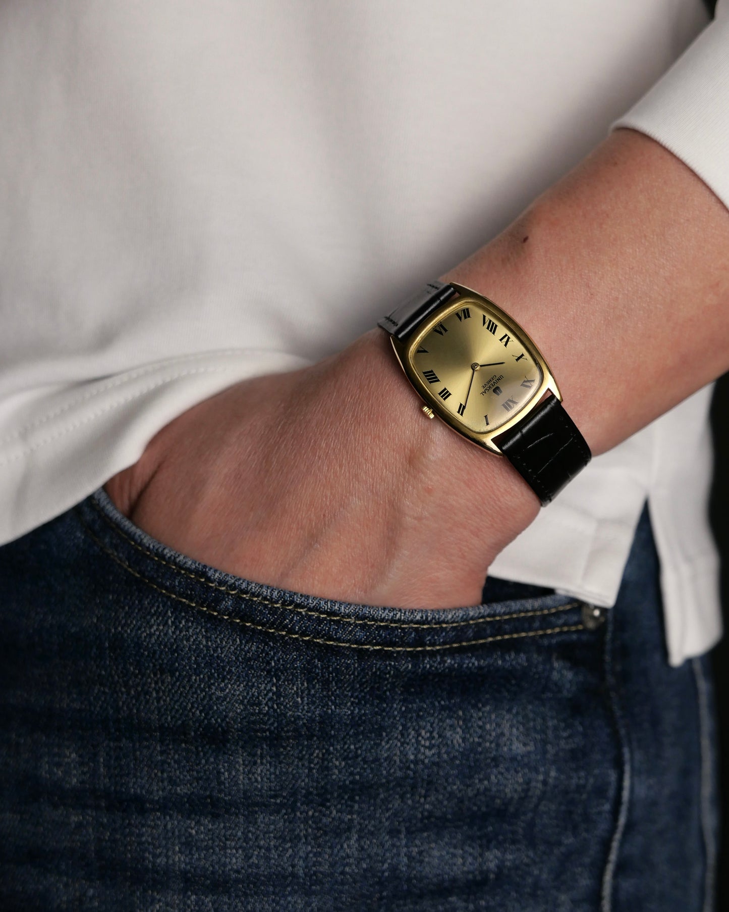 Universal Genève “Tonneau” Ref. 542137 (Circa 1970s)