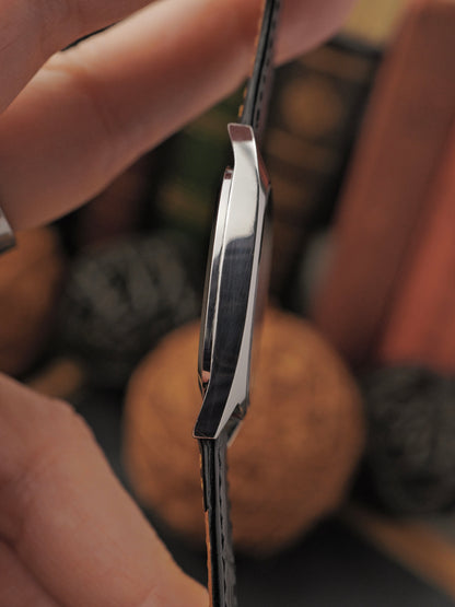 Omega De Ville Tonneau Ellipse Roman Ref. 111.0131 (circa 1975)