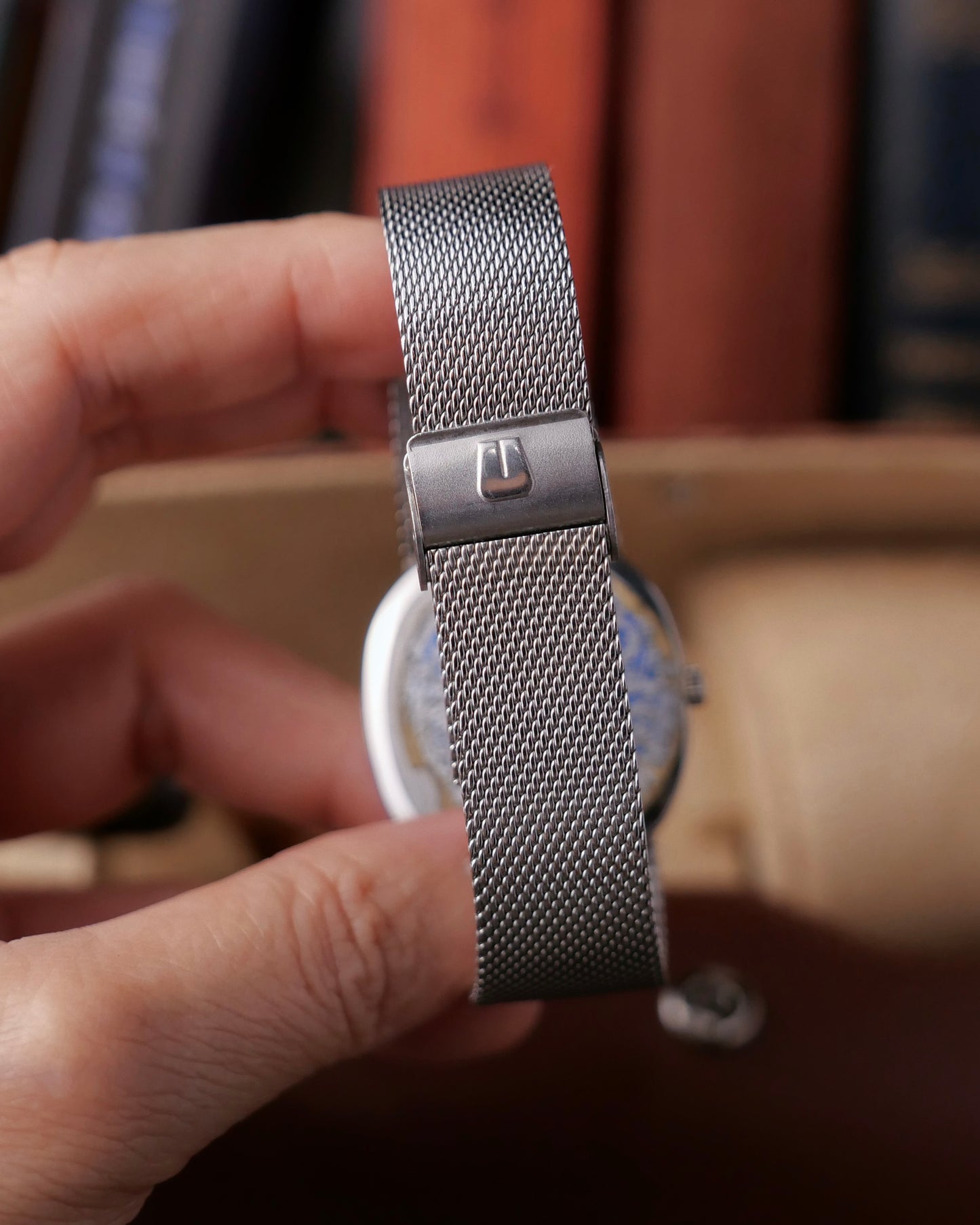 Universal Genève “Silver Ellipse” White Shadow Ref. 817051 (circa 1980s)