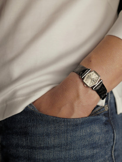 Universal Genève “Elongated Hexagon” Convertible Lugs Ref. 811625 (Circa 1960s)