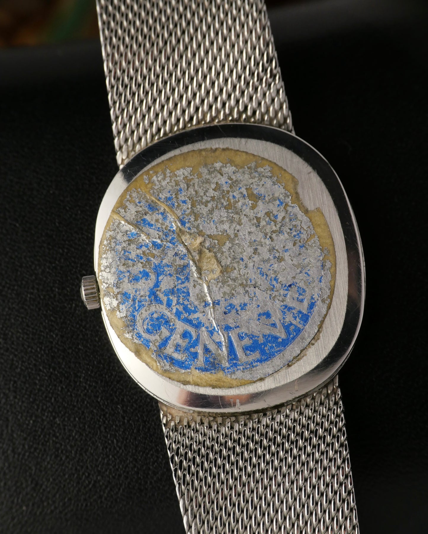 Universal Genève “Silver Ellipse” White Shadow Ref. 817051 (circa 1980s)