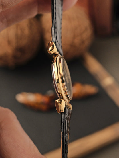 Universal Genève Round “Convertible Lugs” Ref. 542678 (Circa 1970s)