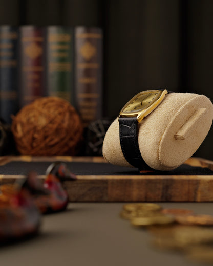 Universal Genève “Tonneau” Ref. 542137 (Circa 1970s)