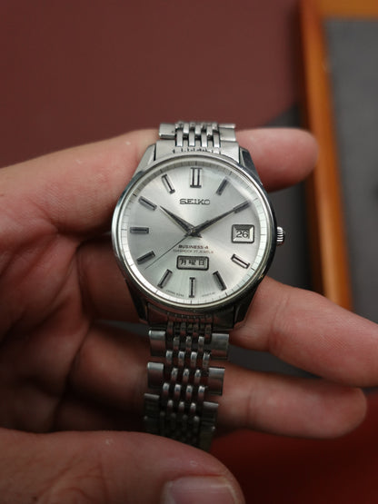 Seiko Business Week Dater with original bracelet 6206-8190 Circa. 1960s