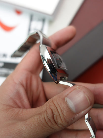 Citizen 1481010 independent Jumping hour quartz Special White edition with original Box