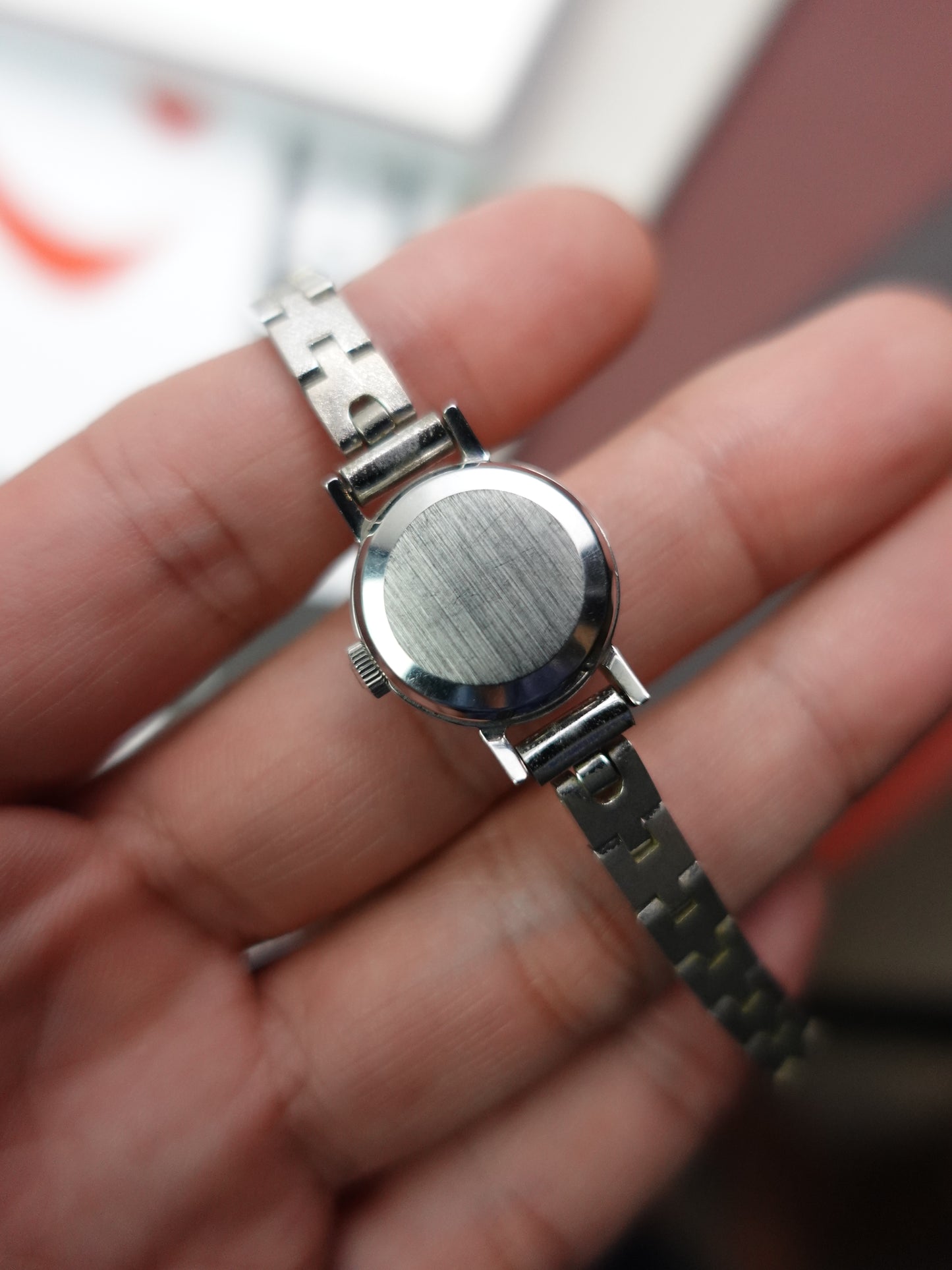 1970s Cocktail Omega De ville with faceted Glass dome Cal.485