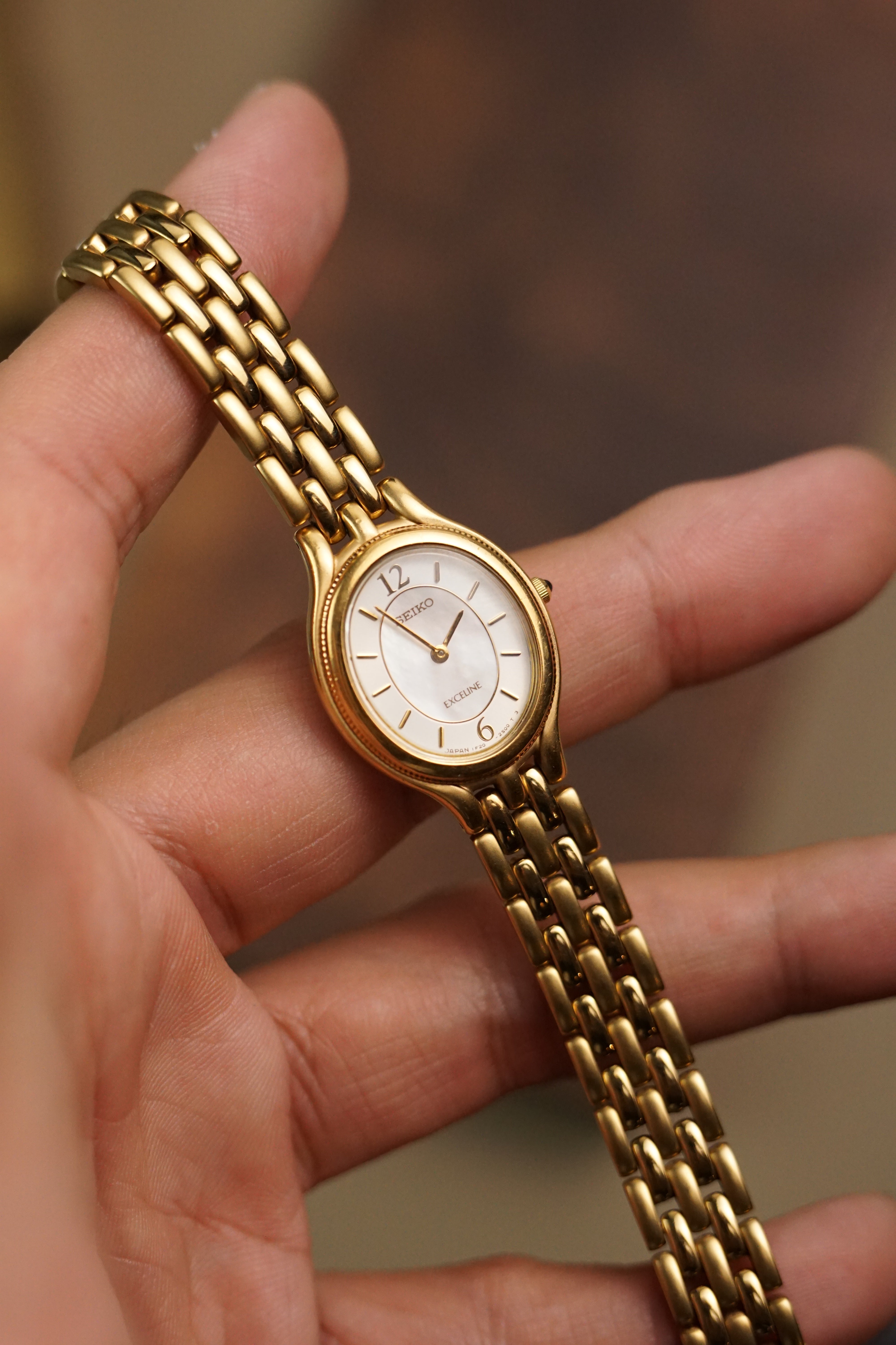 Seiko Exceline Mother of Pearl Gold 1f20-6g90 – My First Vintage