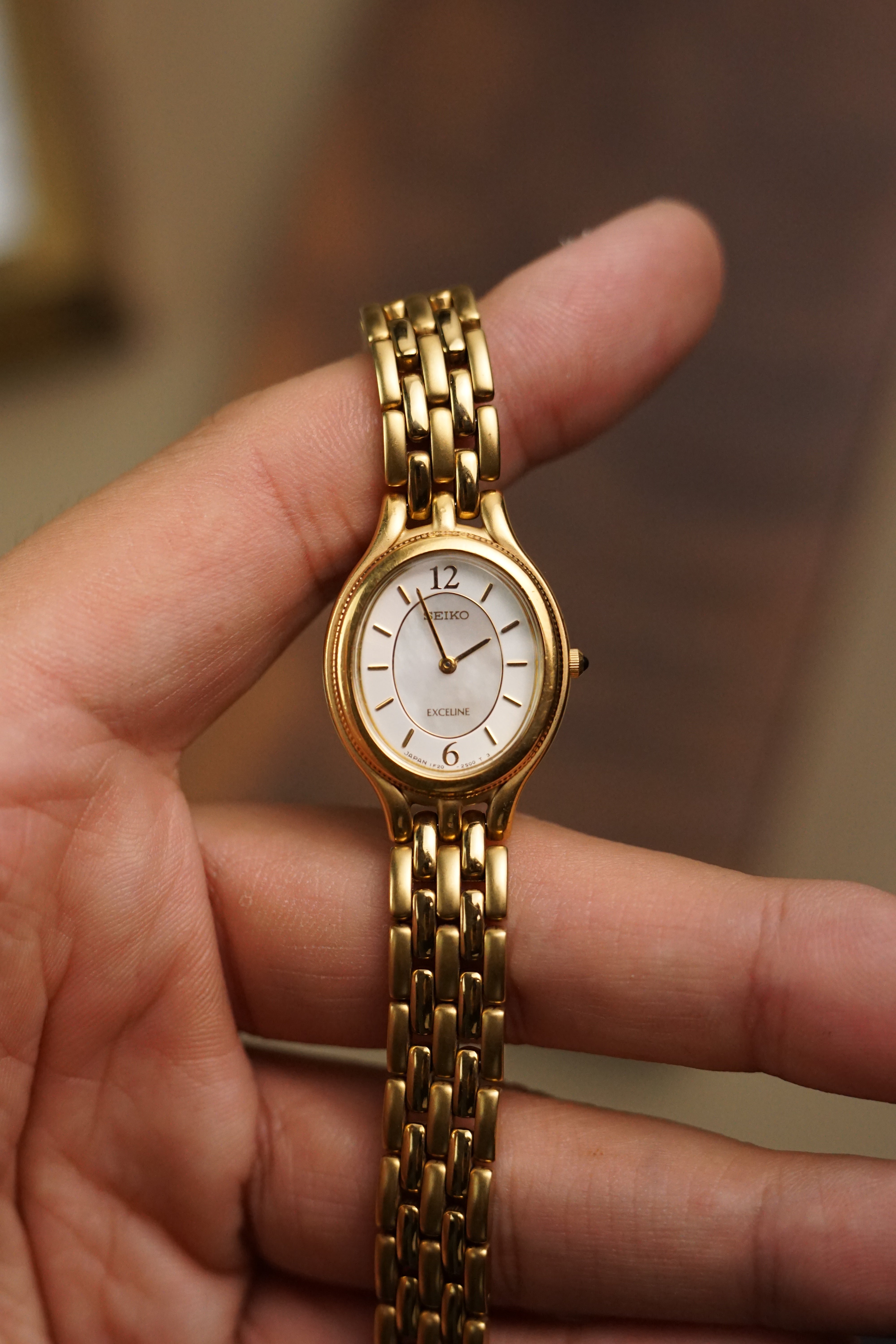 Seiko Exceline Mother of Pearl Gold 1f20-6g90 – My First Vintage