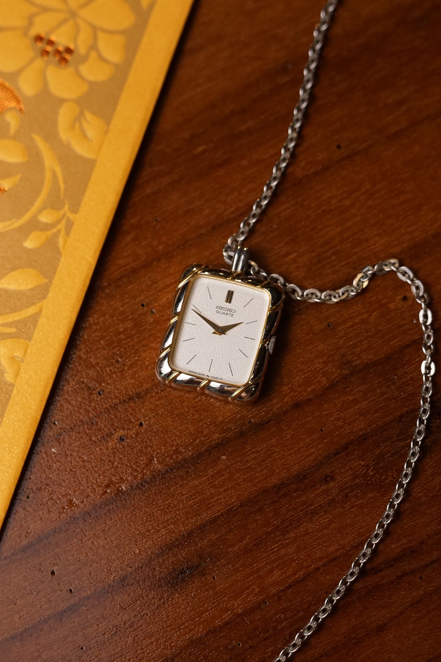 Seiko Pendent Necklace "candy' Quarts 2C20-5480 Circa. 1986