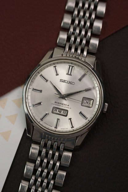Seiko Business Week Dater with original bracelet 6206-8190 Circa. 1960s