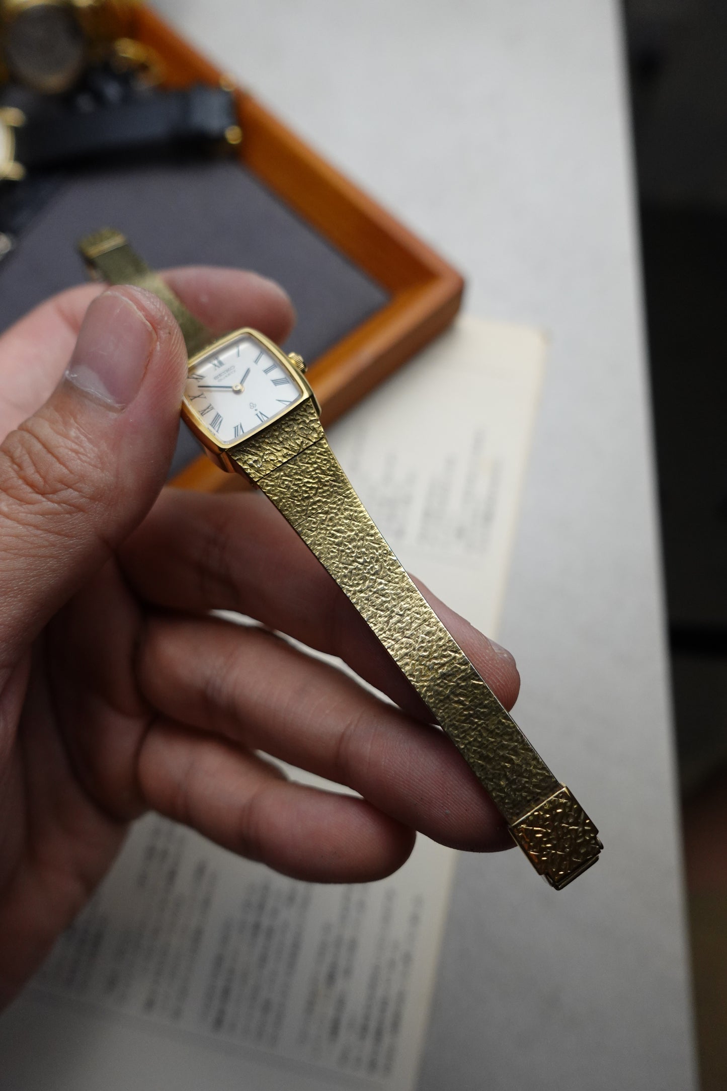 80s Seiko Quartz Bracelet with original box & instruction #228