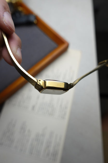 80s Seiko Quartz Bracelet with original box & instruction #228