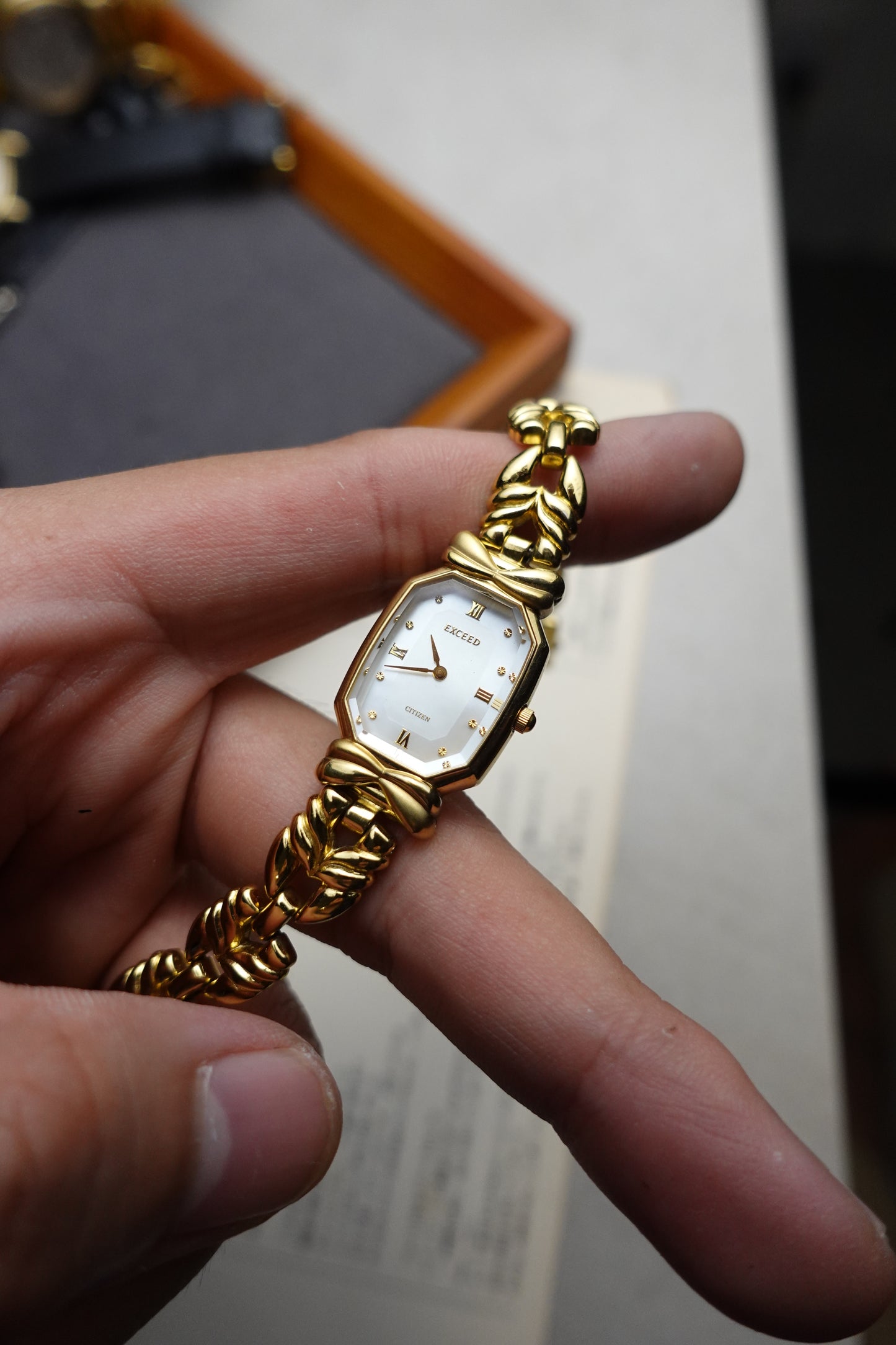 Citizen faceted glass Pearly dial bracelet #349