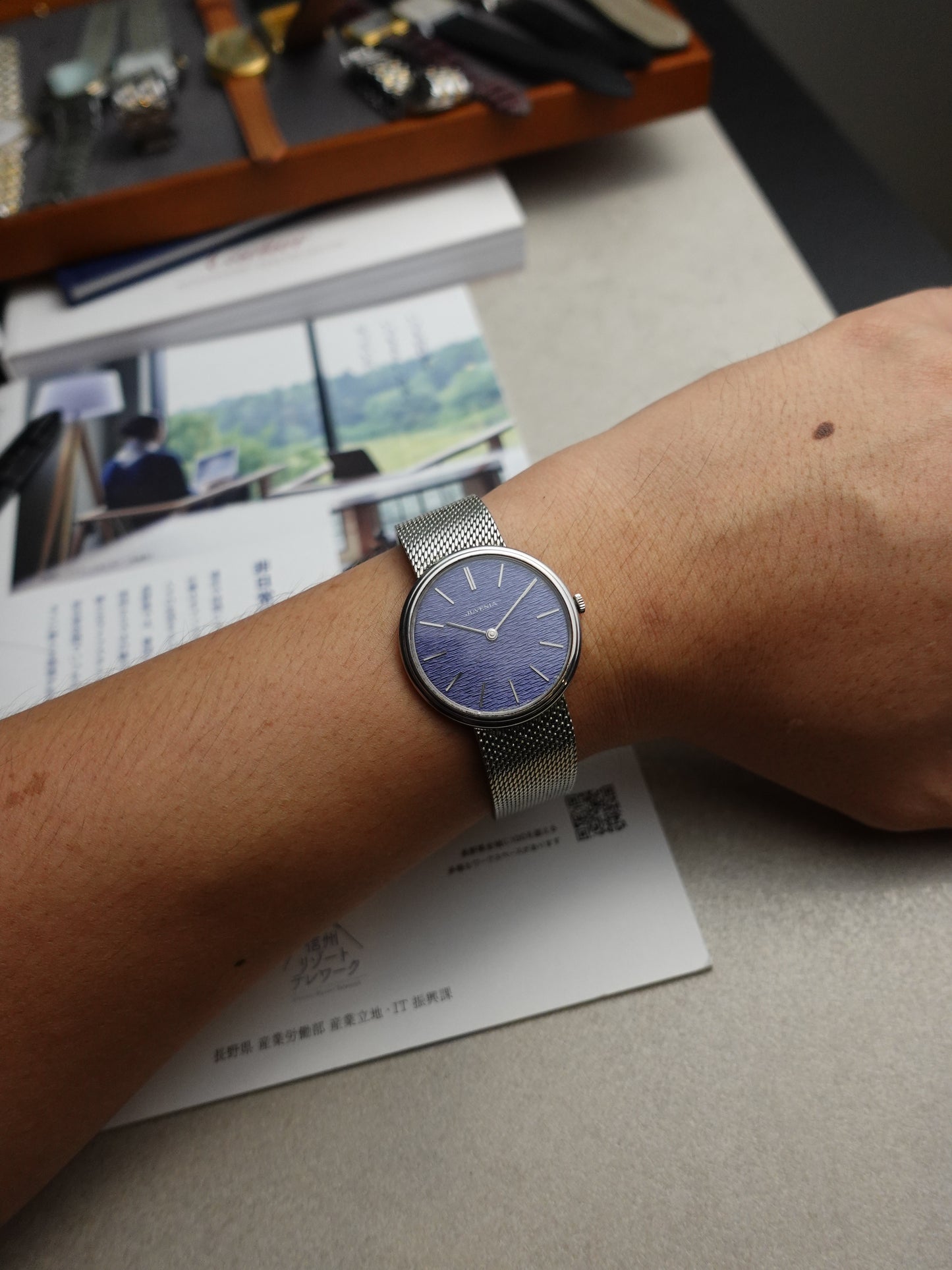 70s Juvenia integrated bracelet manual winding