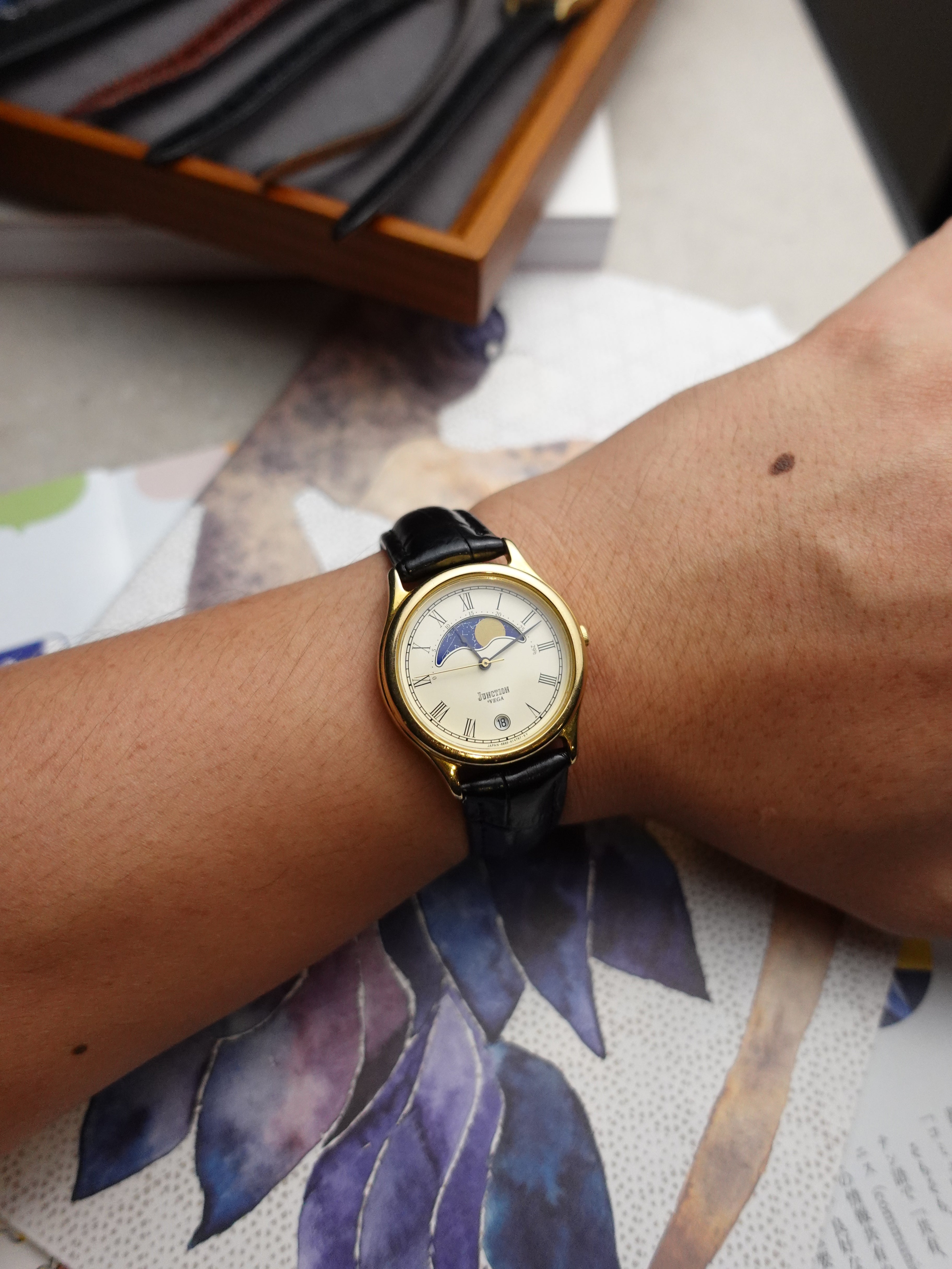 ダークブルー+金ローマ　シチズンVEGA junctionメンズ Citizen junction Vega Moonphase Roman numerals – My First Vintage