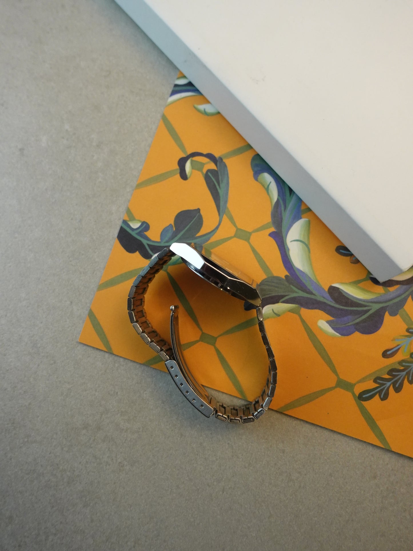 Seiko Quartz TV case with original seiko bracelet