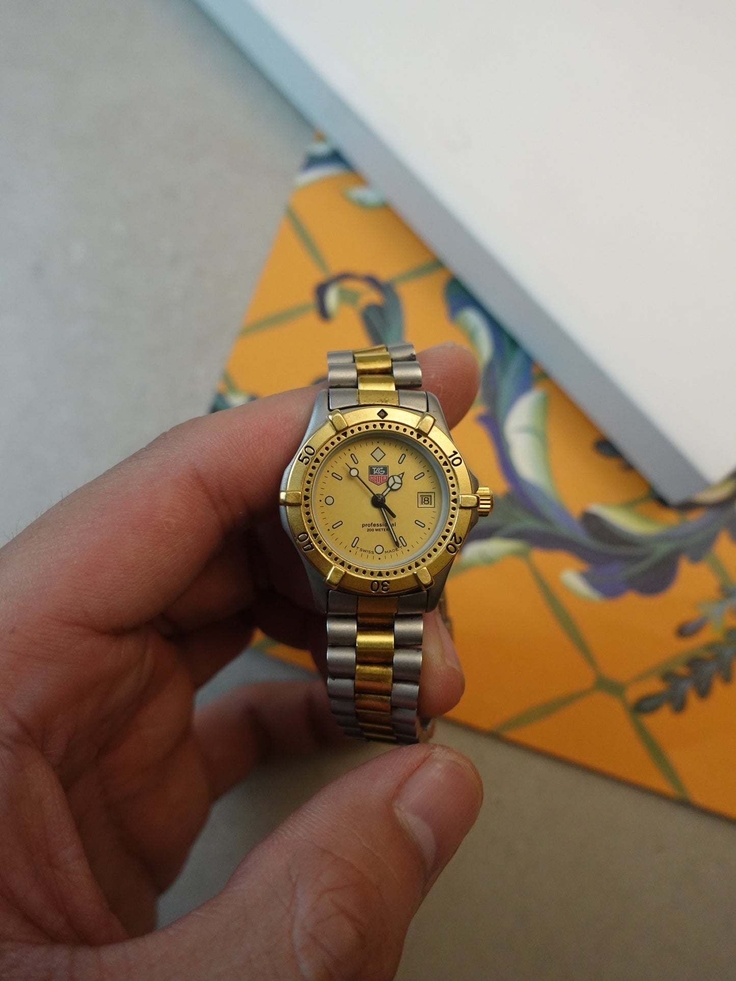 Ladies Tag Heuer professional 2000 28mm Dive Watch