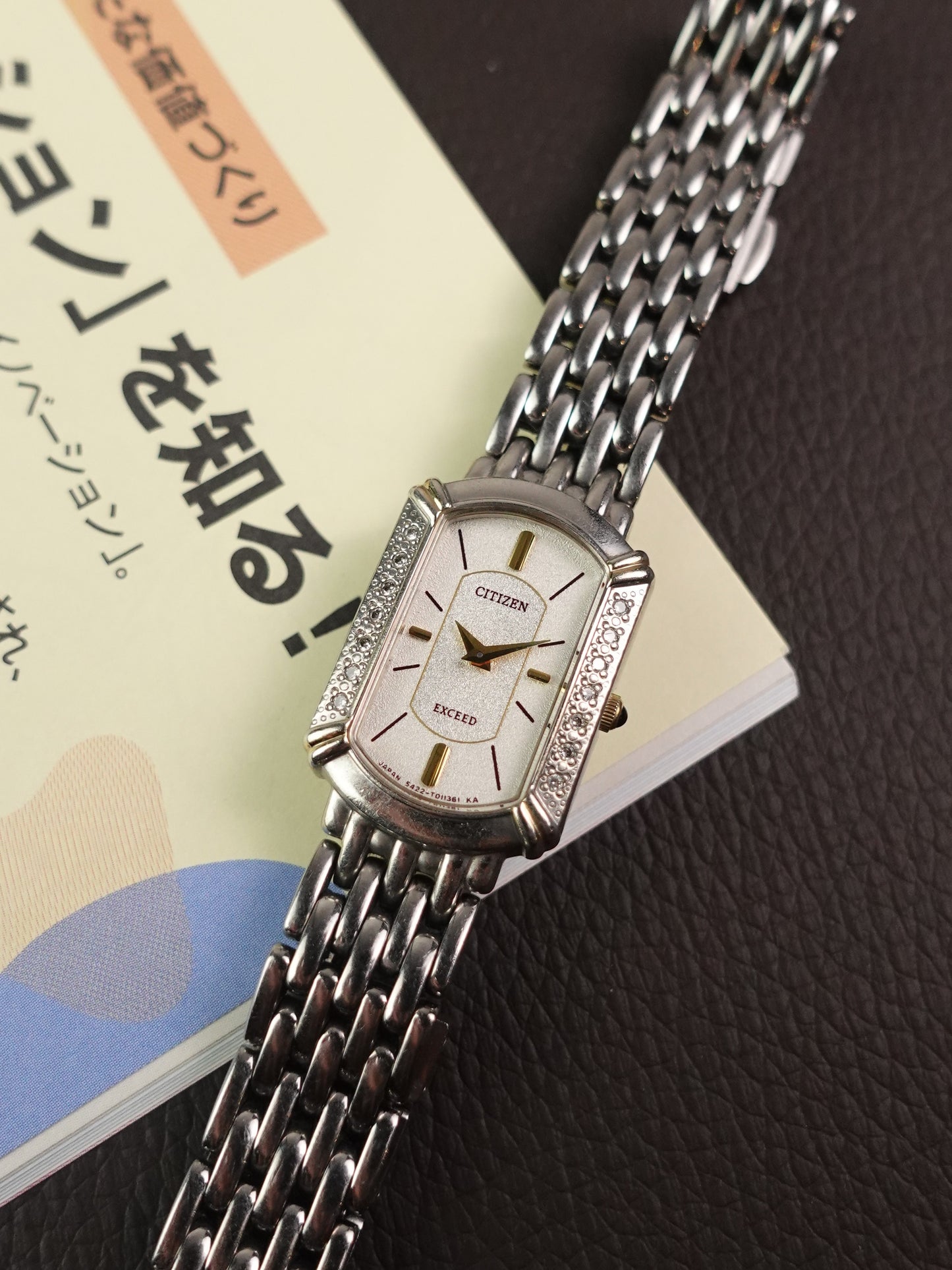 Citizen EXCEED Ladies 5422-T006612 with bezel Gems