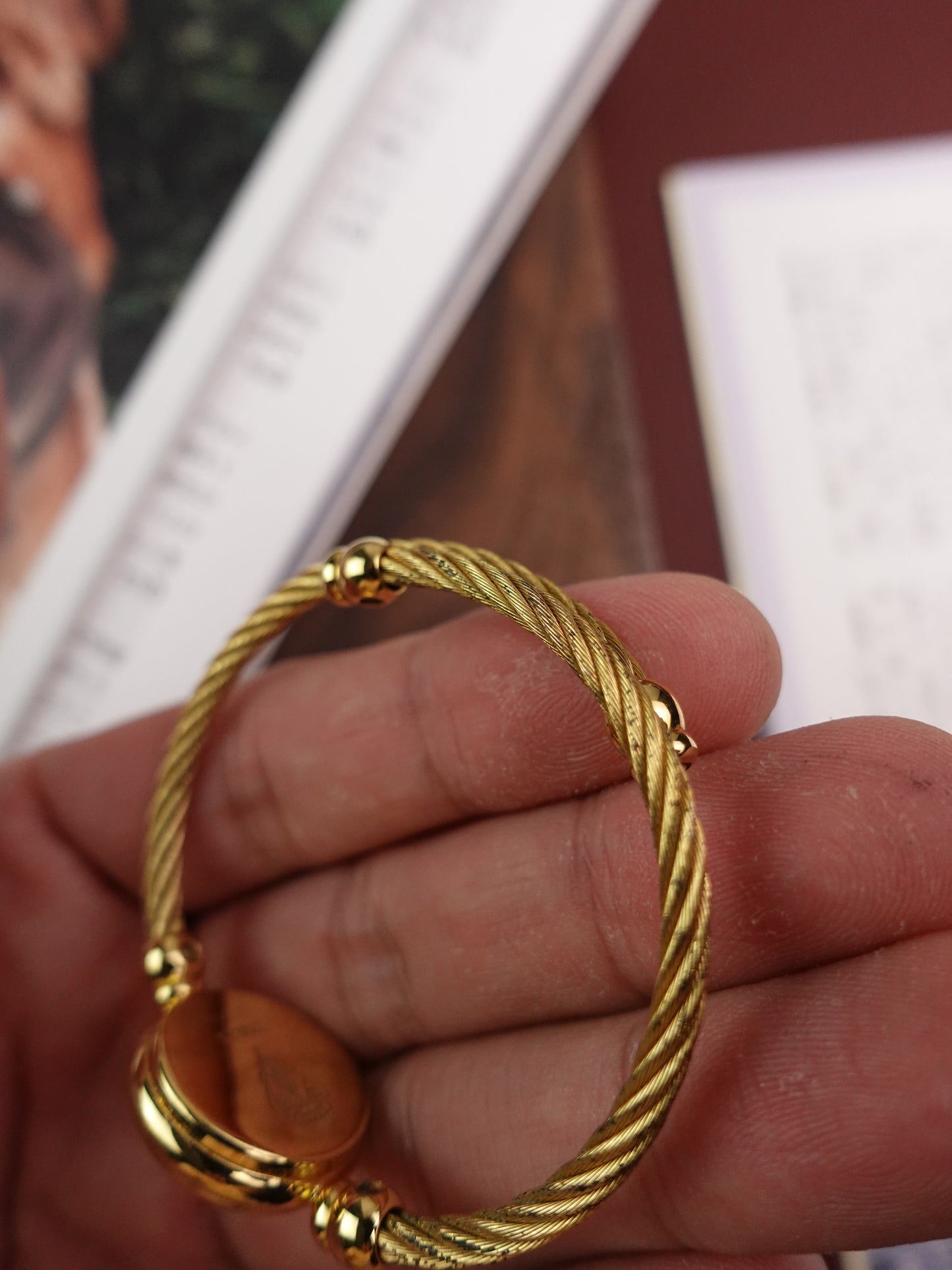 Gucci Weave Bangle Mother of Pearl Quartz