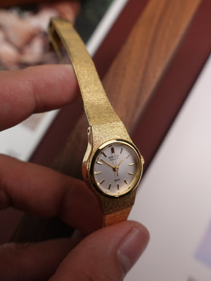 Ladies Seiko 8Y21-0020 with Hammered Case in Gold