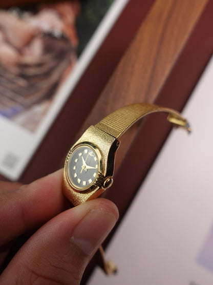 Ladies Seiko Galaxy with hammered case & bracelet