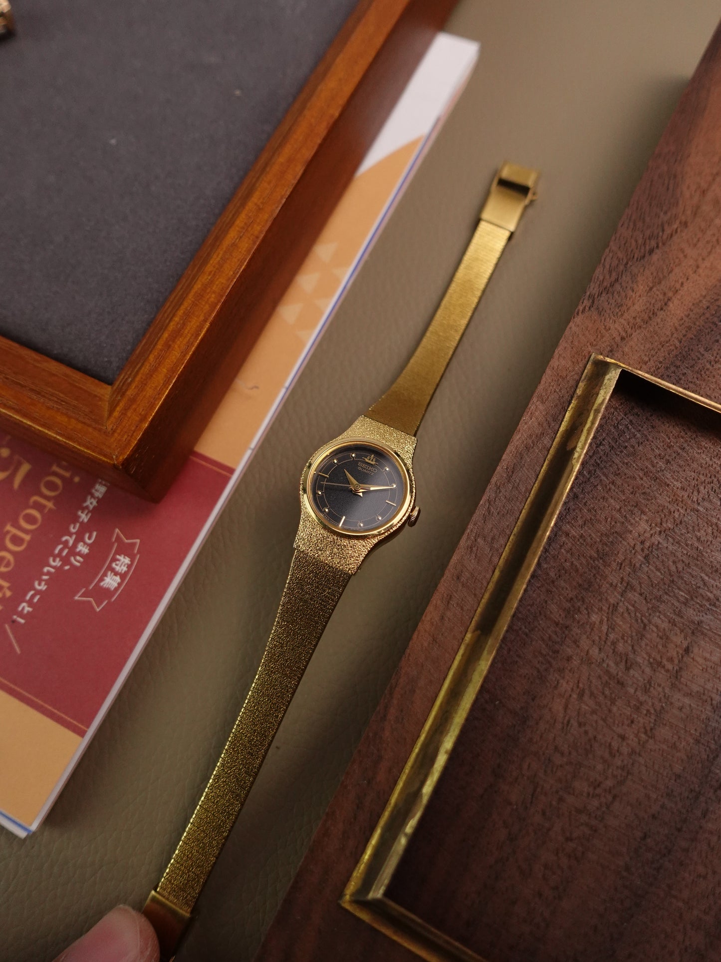 Ladies' Seiko Galaxy Black Dial Integrated Bracelet (Cut to Size bracelet)