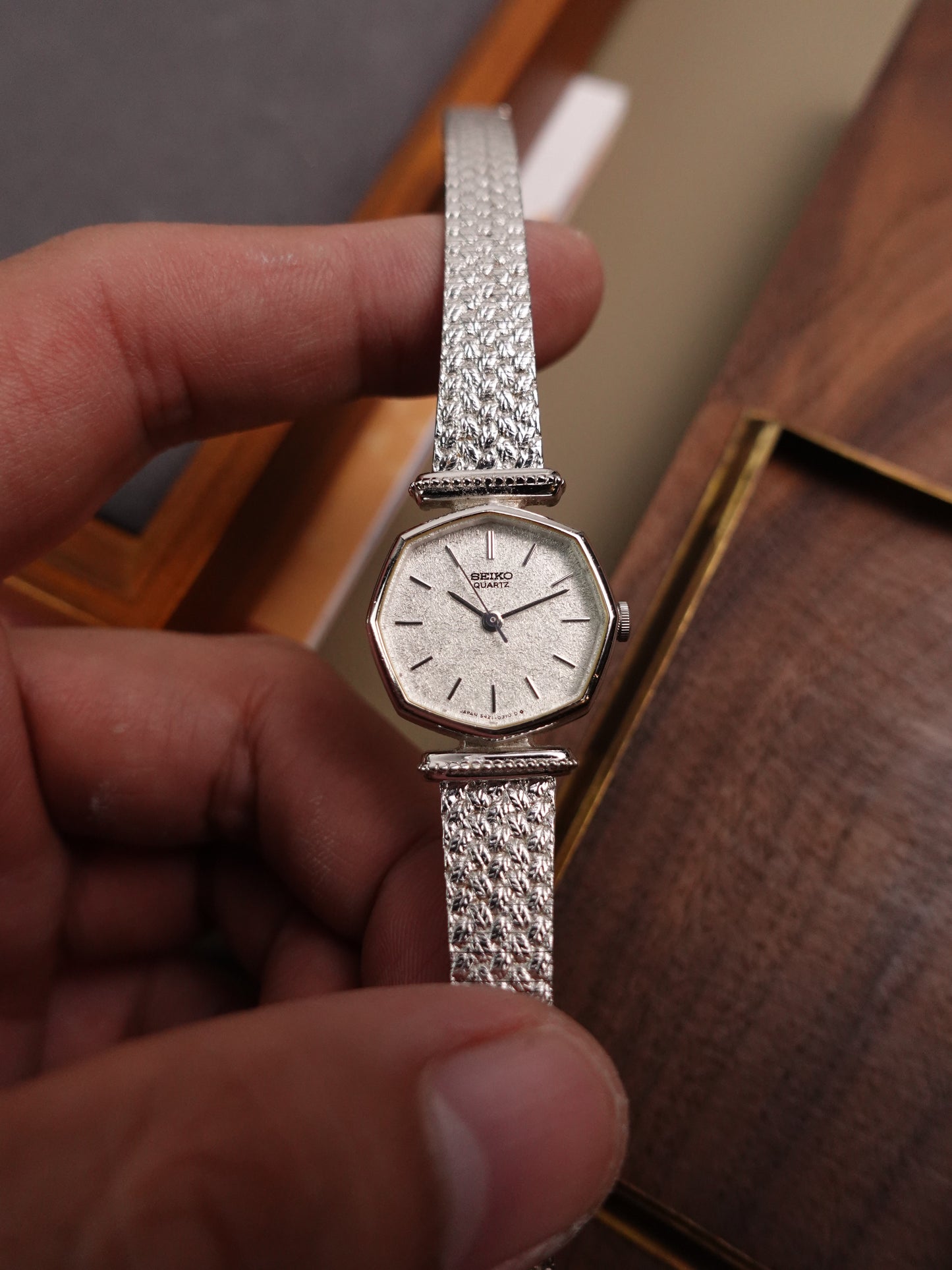 Ladies Seiko Quartz Octa with Cut-to-size rope textured bracelet