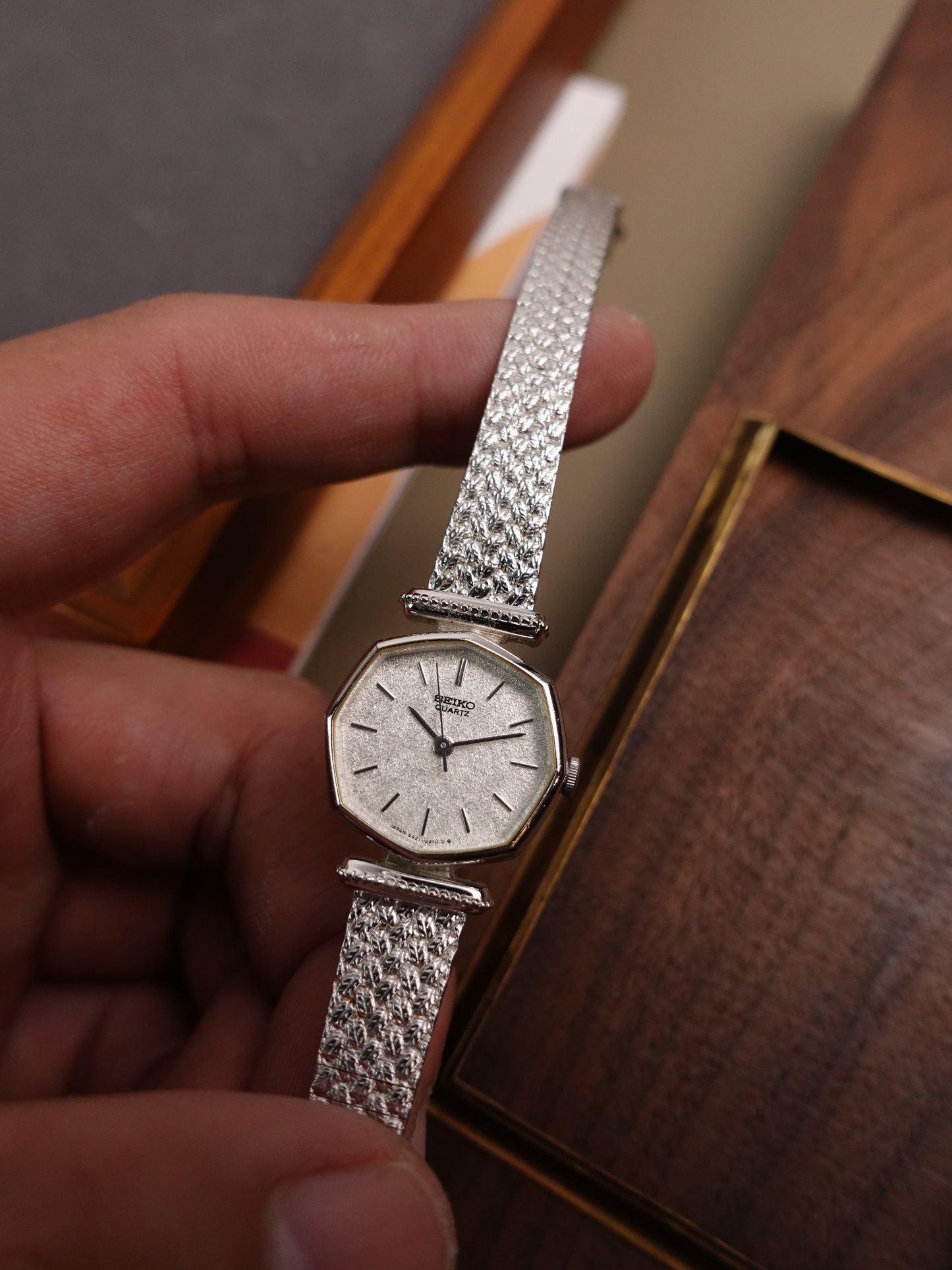 Ladies Seiko Quartz Octa with Cut-to-size rope textured bracelet