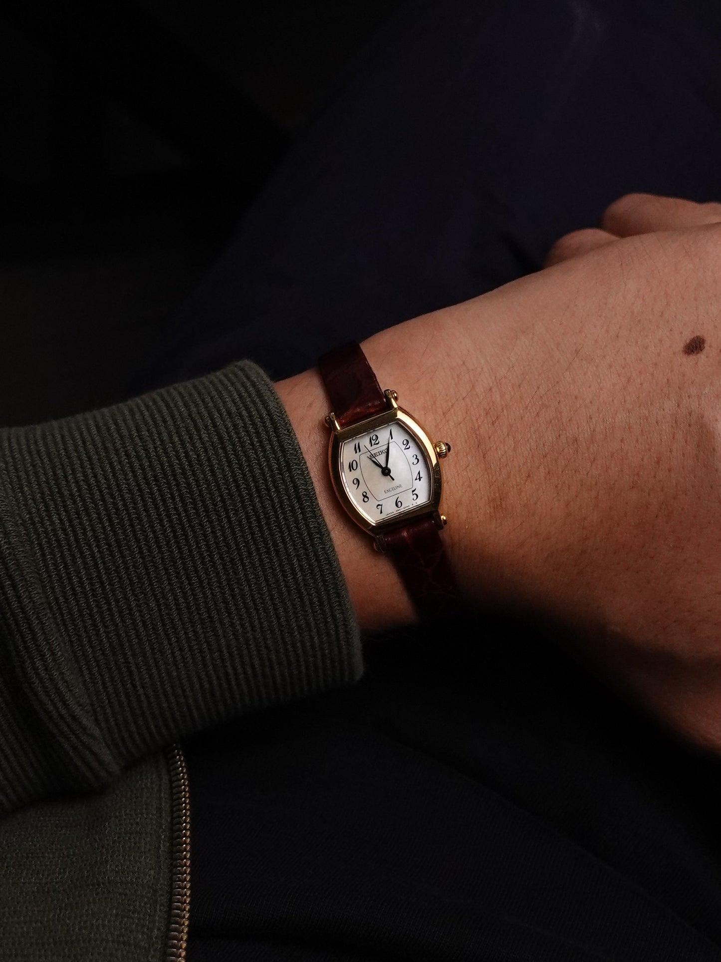 Seiko Exceline "Tonneau" 4N21-5270 Mother of pearl Dial