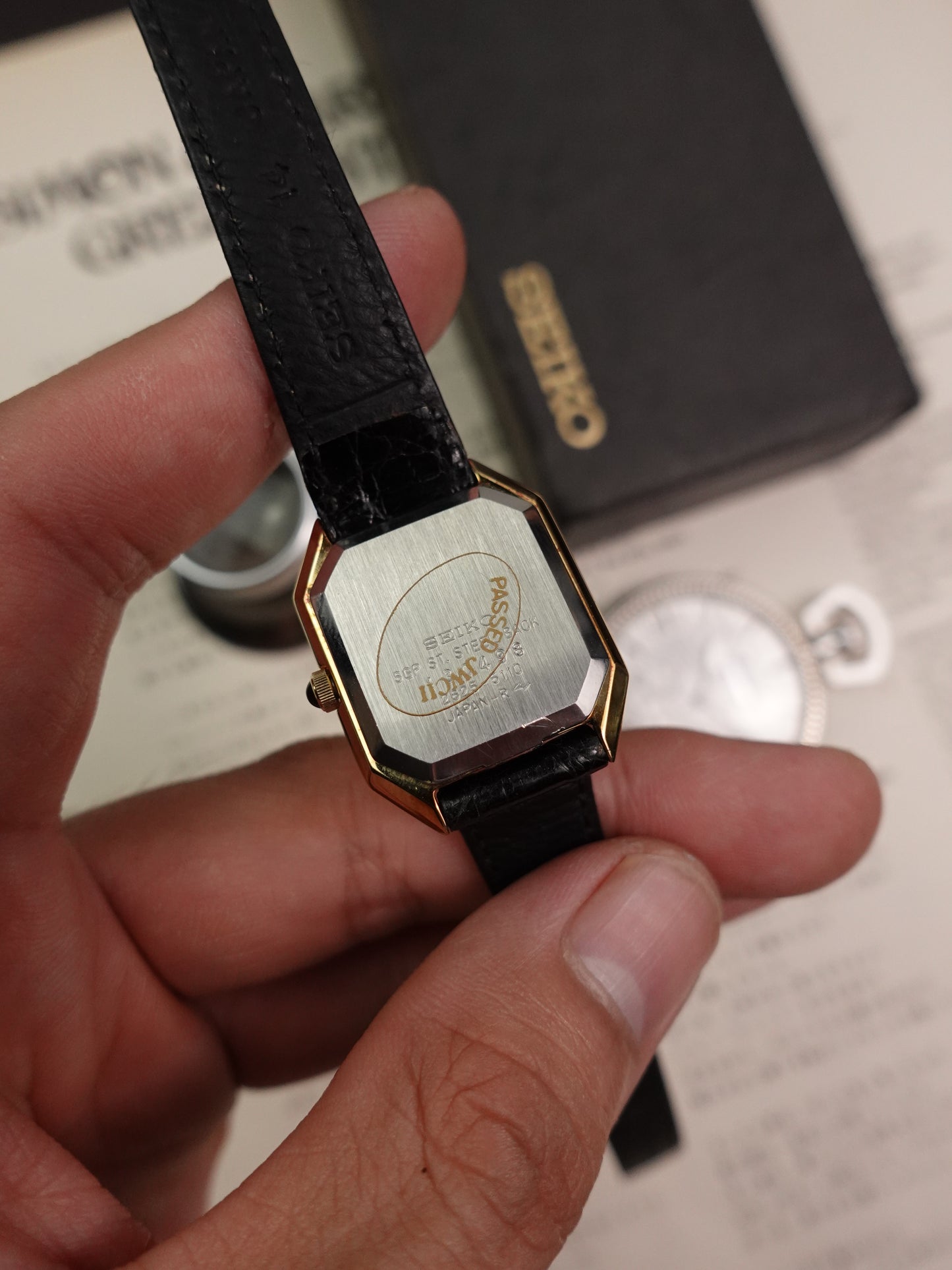 Seiko Quartz SQ 'Ceinture' 2625-5110 Circa. 1981 NOS stock