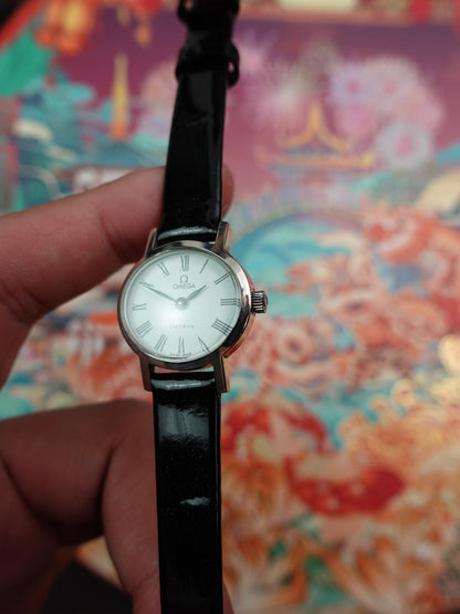 Ladies Omega Geneve Oval Roman Numerals Cal. 625